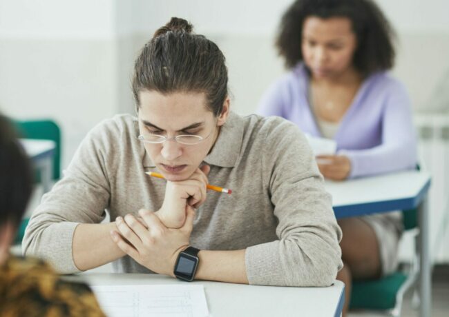 Des étudiants durant un examen