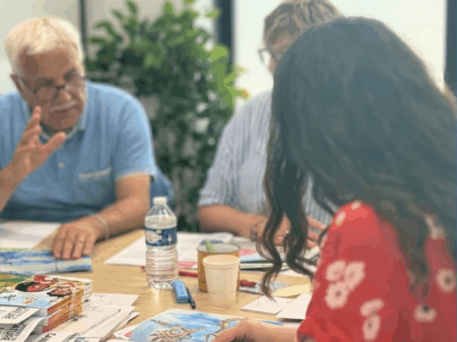 Des membres du comité de sélection débattent des candidatures