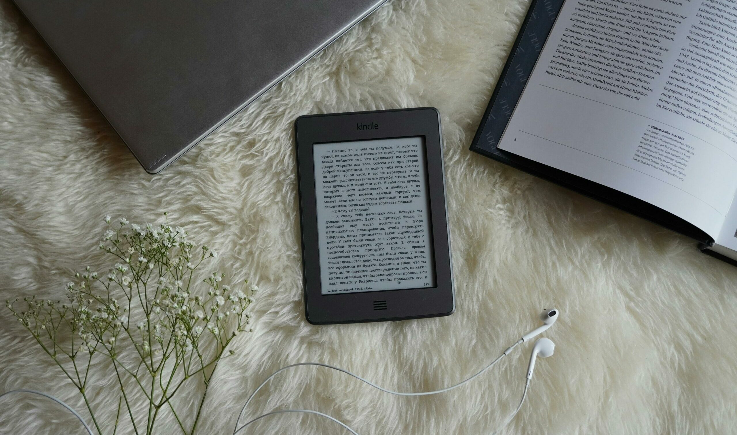 Une liseuse affichant un livre numérique