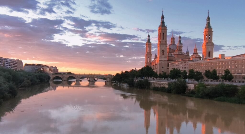 Saragosse, le fleuve Èbre et la basilique du Pilar