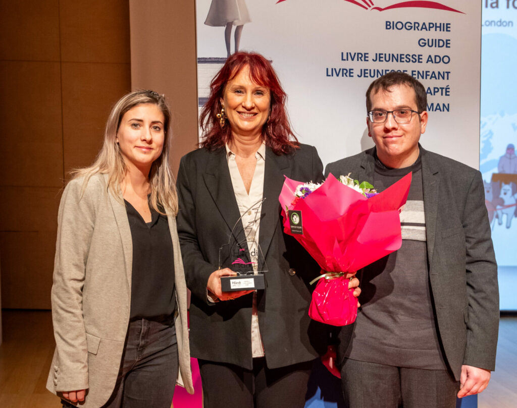 Mélanie Le Pemp, Virginie Estève et David Massias de la maison d'édition Òser Lire reçoivent le Prix Handi-livres 2025 de Meilleur Livre adapté pour le livre "L'appel de la forêt"