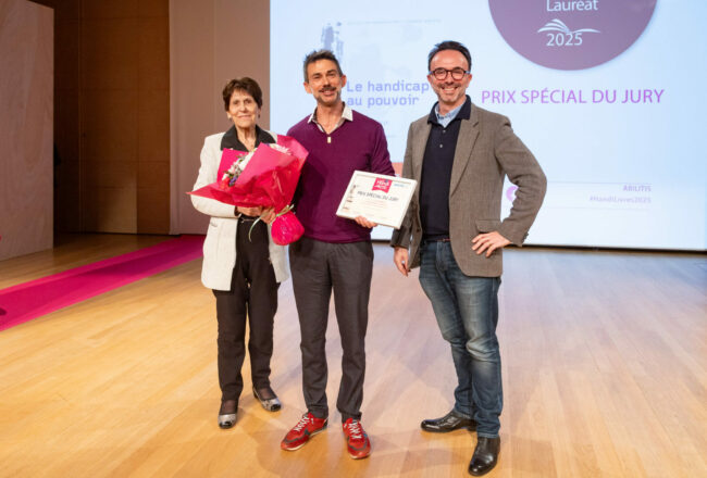 Cyril Desjeux reçoit le Prix Handi-livres 2025 du Prix spécial du jury pour le livre "Le handicap au pouvoir"