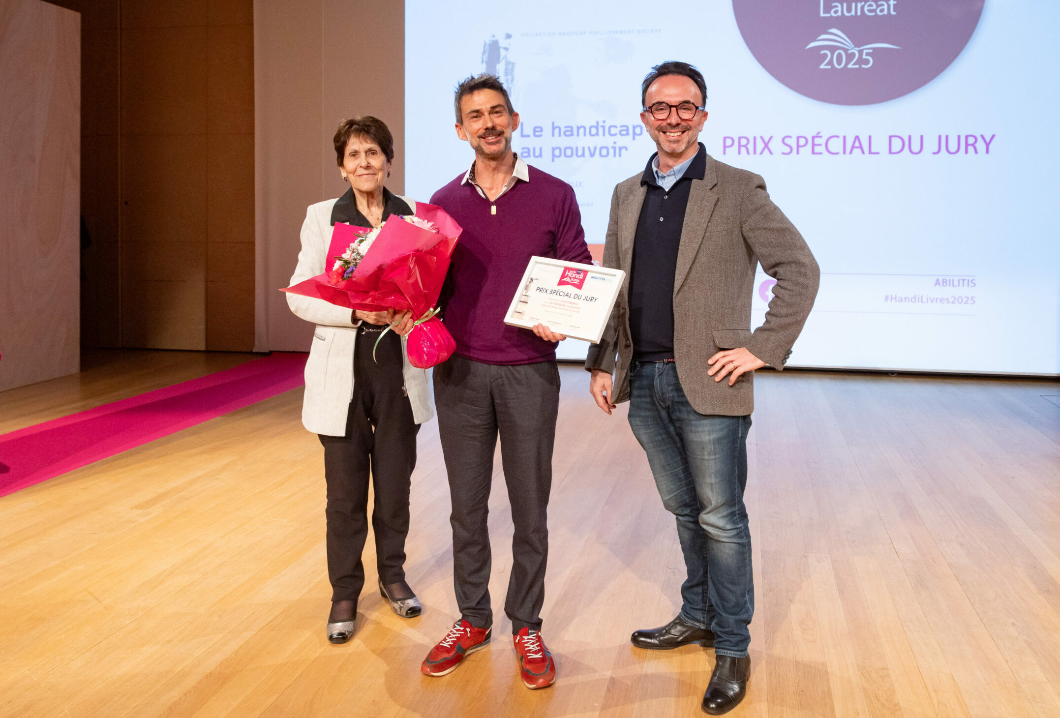 Cyril Desjeux reçoit le Prix Handi-livres 2025 du Prix spécial du jury pour le livre "Le handicap au pouvoir"