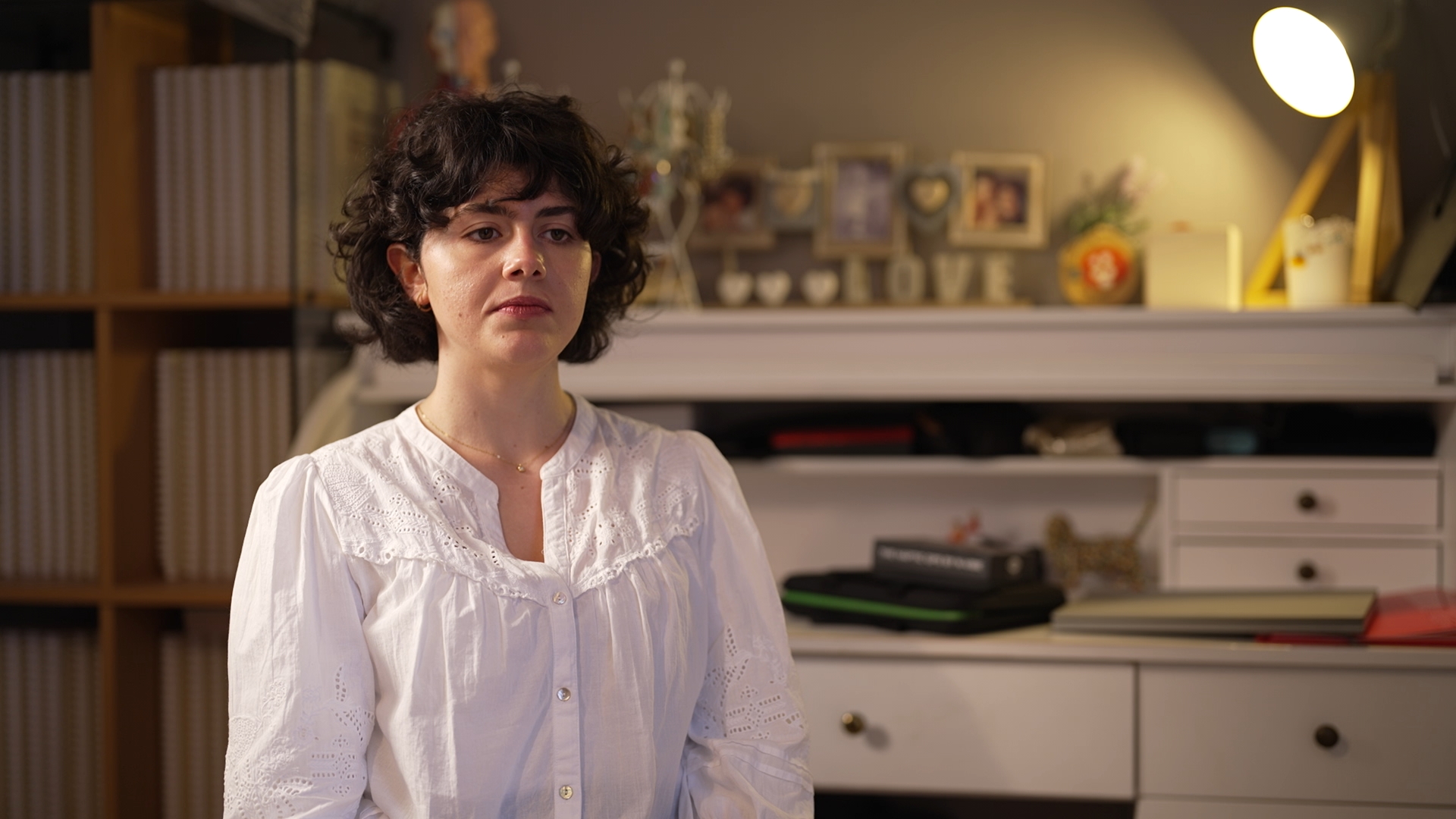 Manon, jeune déficiente visuelle, interviewée dans le documentaire "Le rêve de Valentin Haüy"