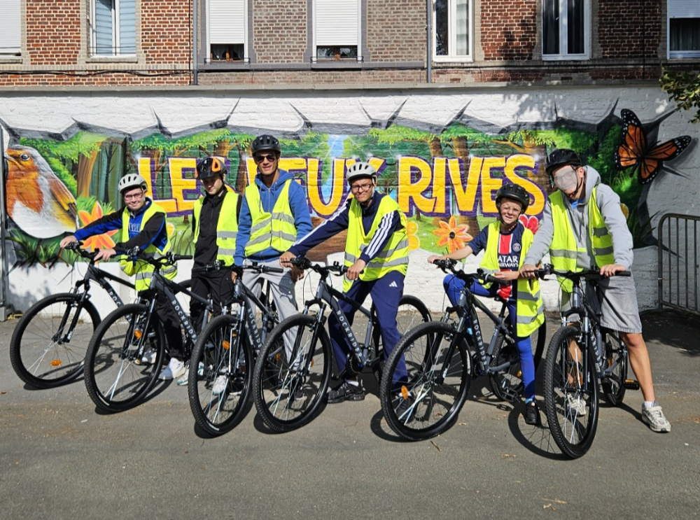 Des jeunes de l'IME Les Deux Rives sur leurs vélos