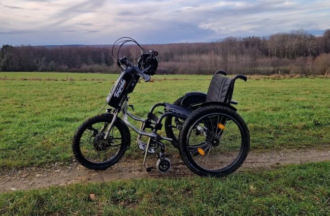 Un vélo adapté Handbike